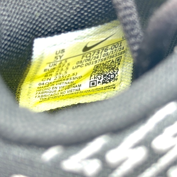 Nike Sabrina 2 Mirrored Basketball Shoes Sz 5Y/6.5 W Black Silver New FQ7376-001 - Picture 2 of 11